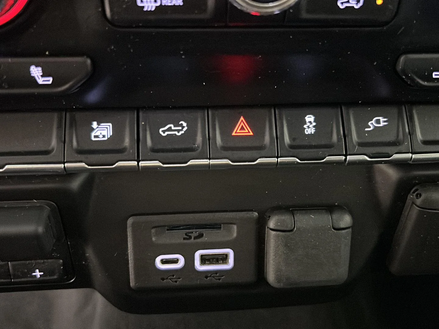 Used 2022 Summit White GMC SLE image 25