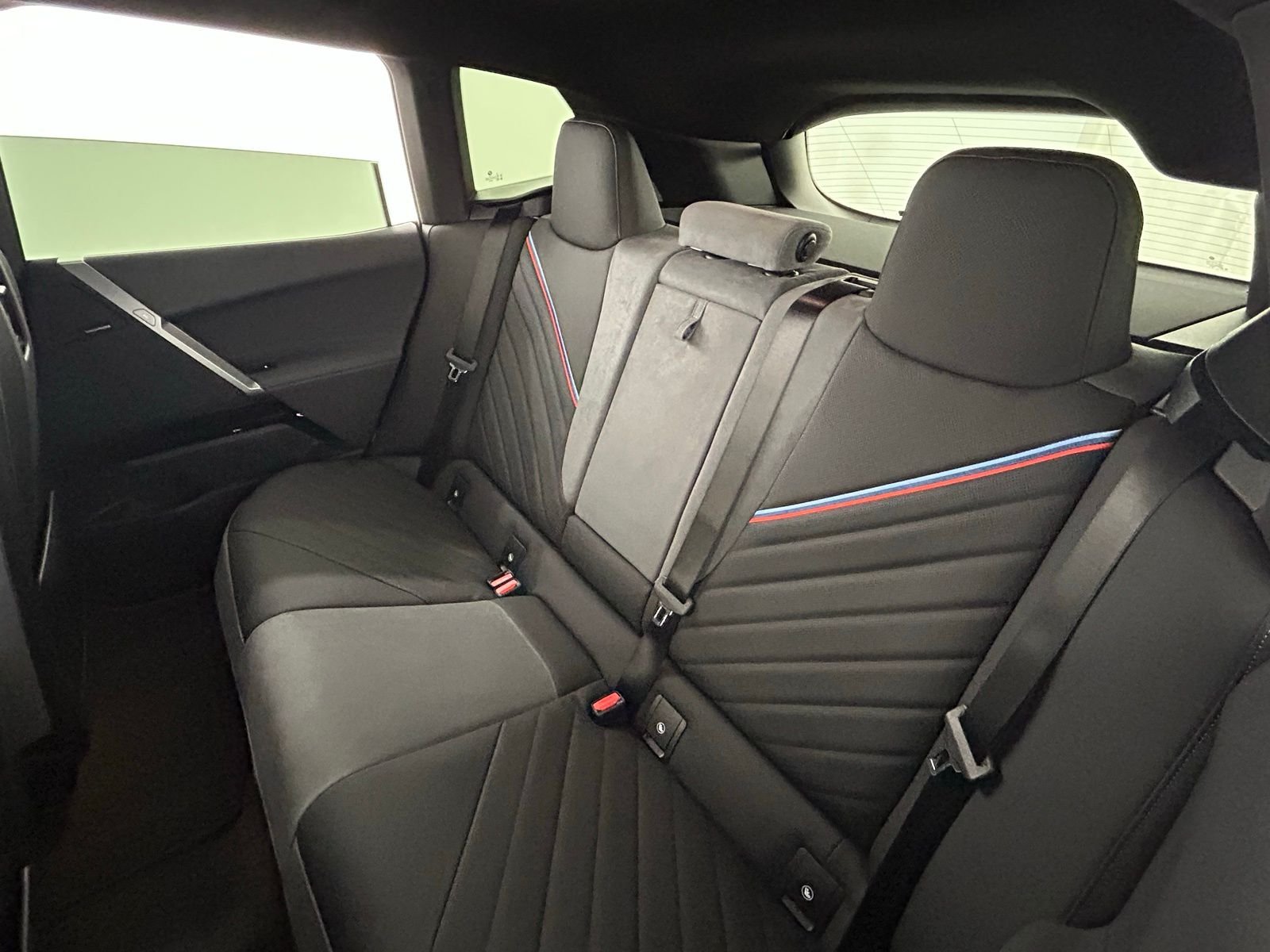 New 2026 Space Silver Metallic BMW xDrive45 image 33