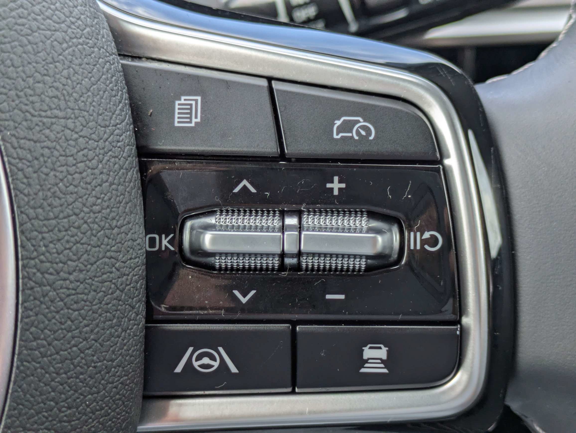Certified Used 2025 Wolf Gray Kia X-Line EX image 33
