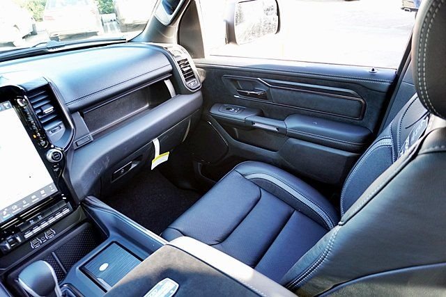 New 2026 Diamond Black Crystal Pearl-Coat Exterior Paint RAM RHO image 28