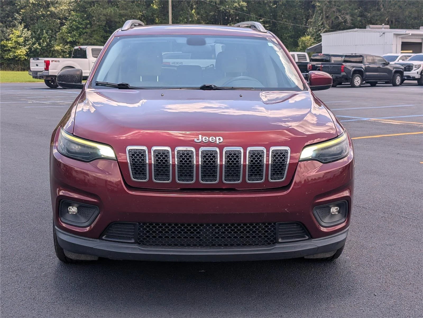 Used 2019 Velvet Red Pearlcoat Jeep Latitude image 8