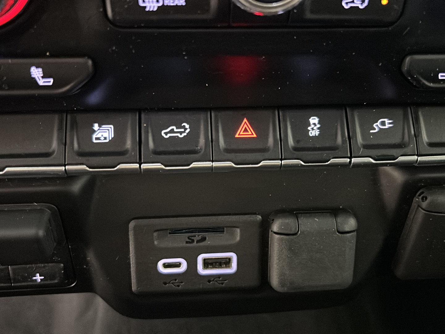 Used 2022 Summit White GMC SLE image 25