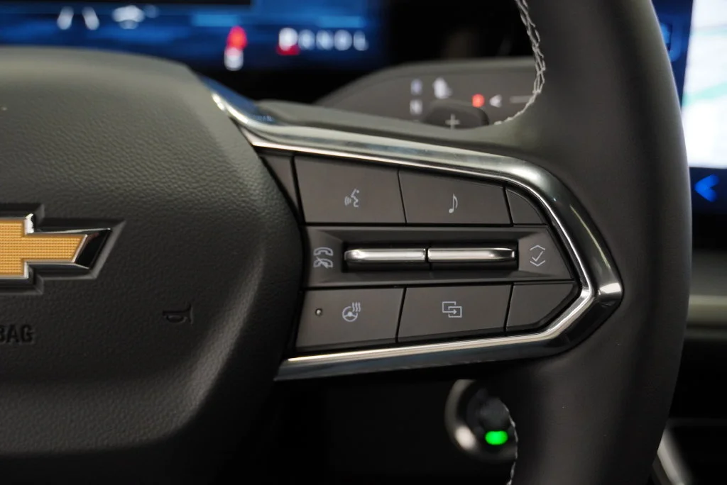 New 2027 Mosaic Black Metallic Chevrolet LT image 29