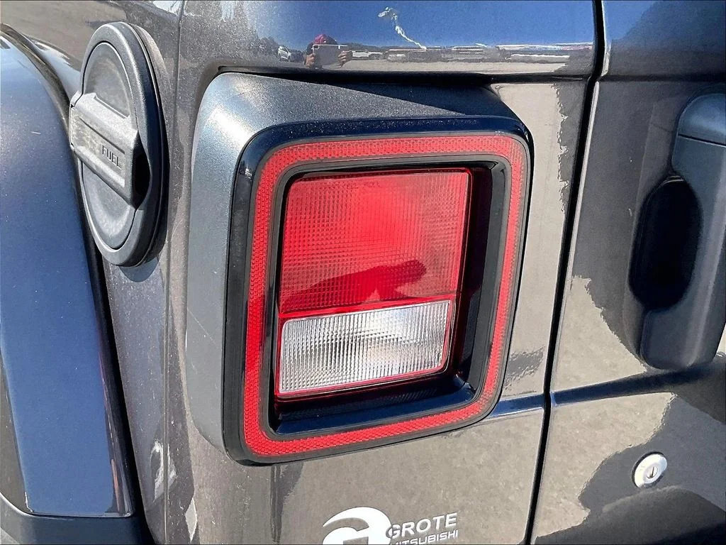 Used 2019 Gray Jeep Unlimited Sahara image 31