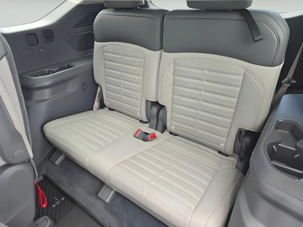 Used 2024 Snow White Pearl Kia Land image 21