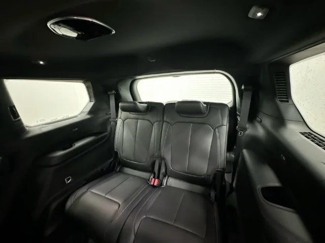 New 2027 High-Gloss Black Paint Jeep Limited image 34