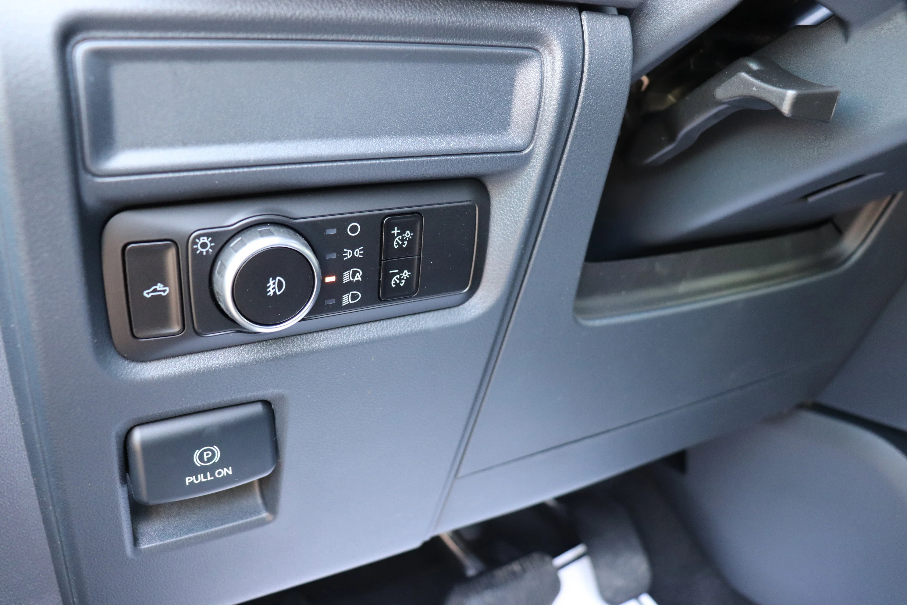 New 2026 CARBONIZED GREY METALLIC Ford XLT image 10