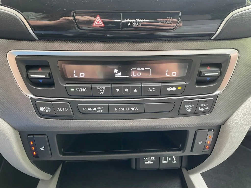 Used 2022 Obsidian Blue Pearl Honda AWD RTL image 17