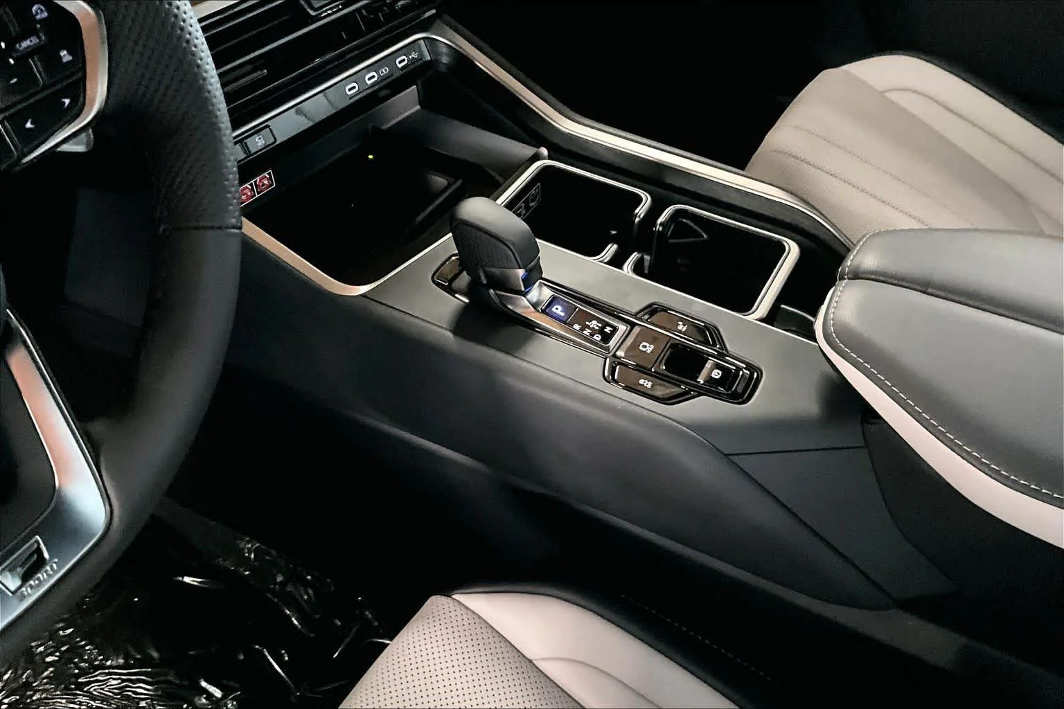 New 2026 Wind Chill Pearl Lexus F SPORT Performance Premium image 8