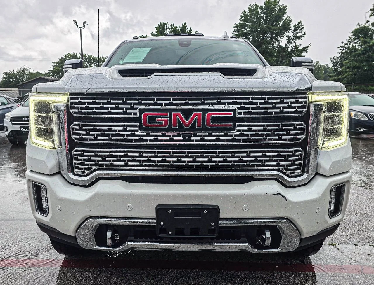 Used 2021 White Frost Tricoat GMC Denali image 1