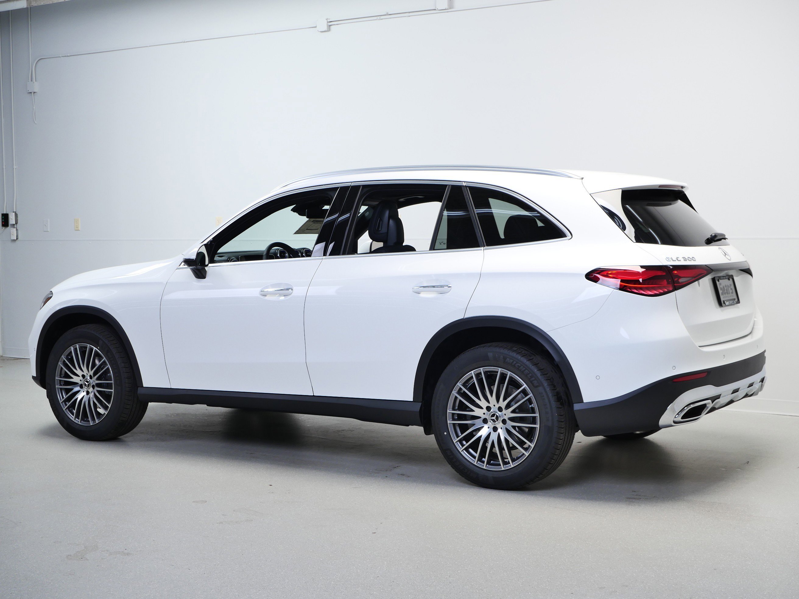 New 2026 Polar White Mercedes-Benz GLC 300 image 6