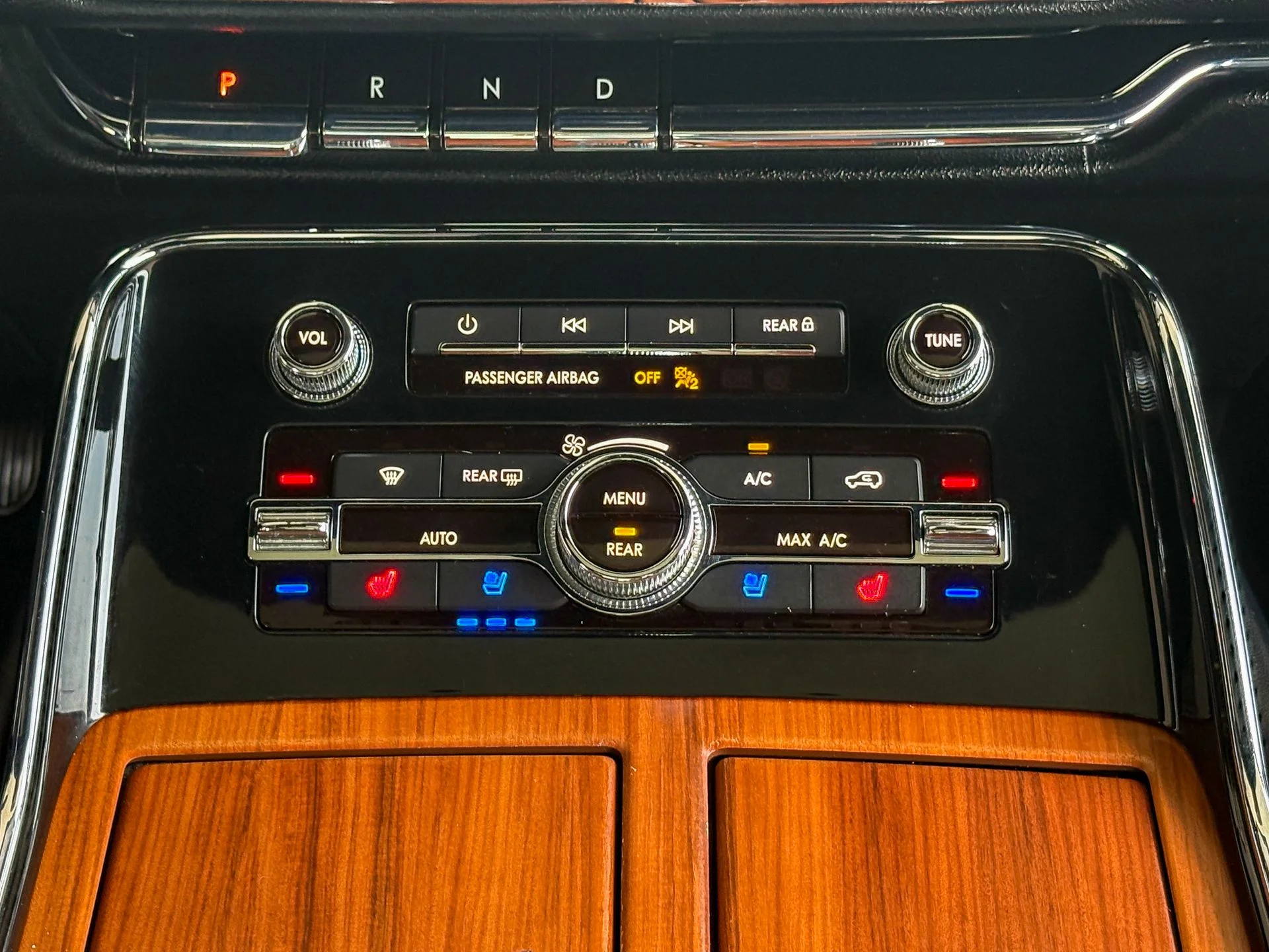 Used 2019 White Lincoln Reserve image 37