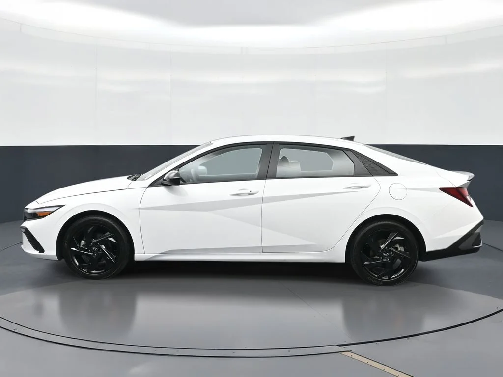 Used 2026 White Hyundai SEL Sport image 5