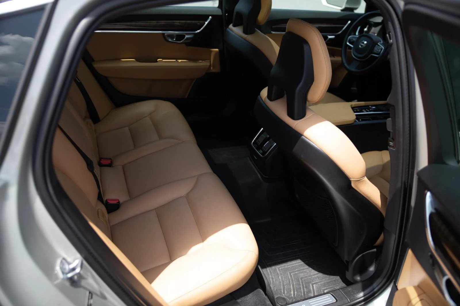 Used 2018  VOLVO  image 21