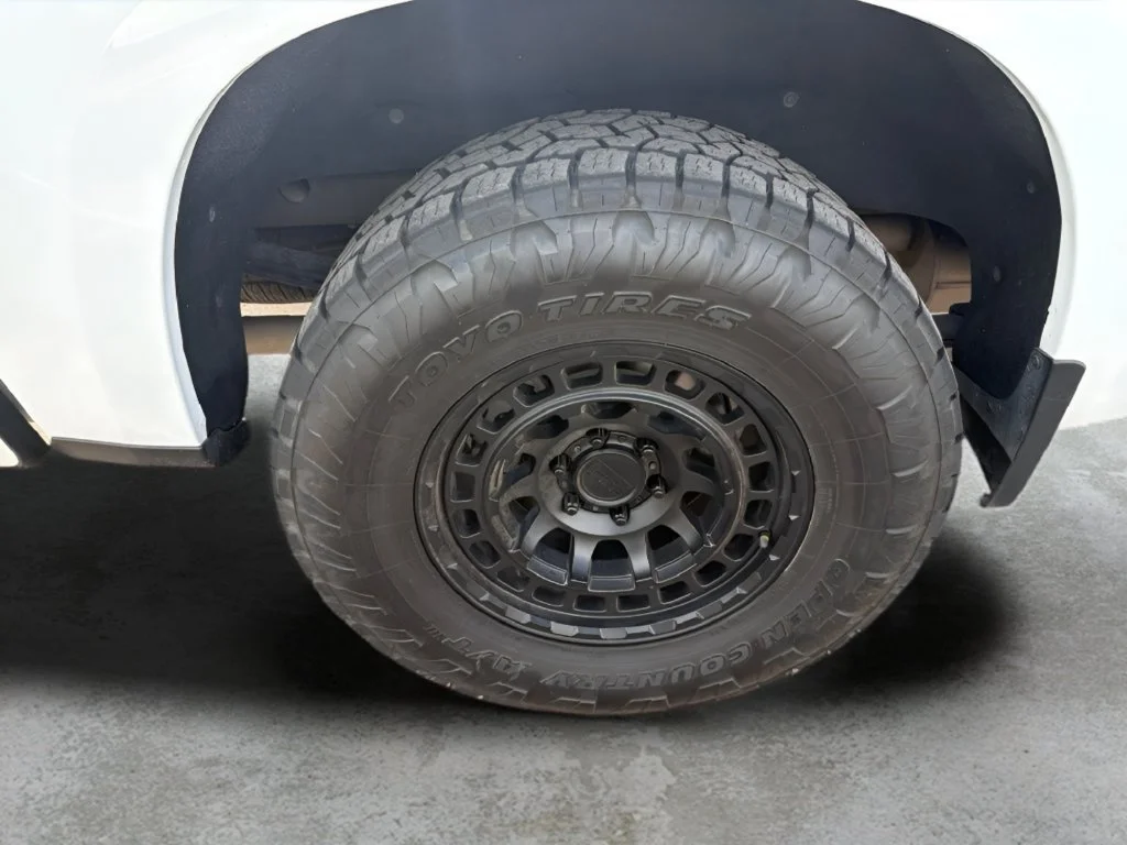 Used 2023 SUMMIT WHITE Chevrolet RST image 10