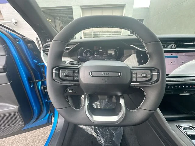 New 2026 Hydro Blue Pearl-Coat Exterior Paint Jeep Limited image 16
