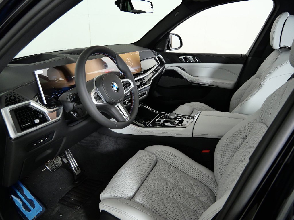 New 2026 Black Sapphire Metallic BMW M60i image 35