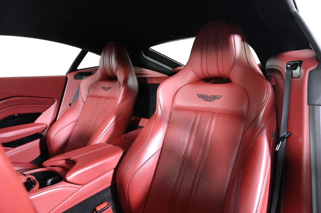 Used 2022 Lunar White Aston Martin Coupe image 17