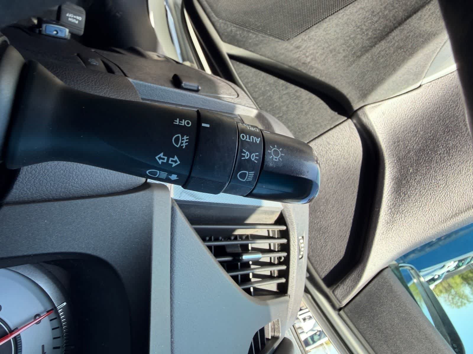 Used 2015 Super White Toyota SE Premium image 16