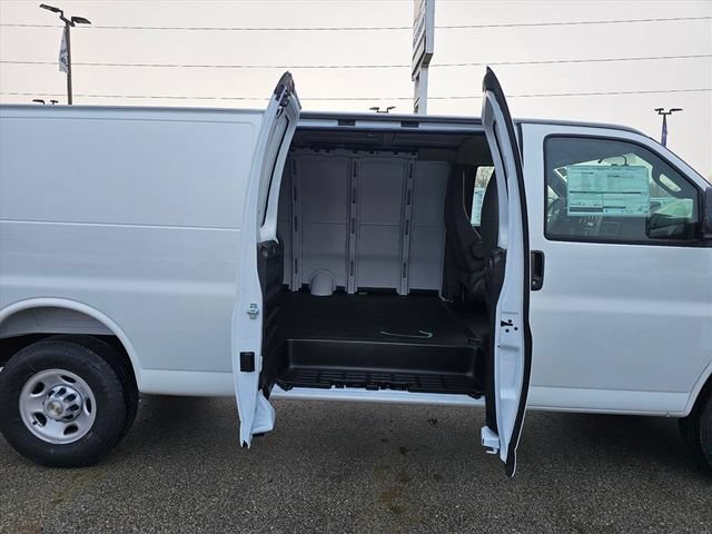 2025 Chevrolet Express Cargo Work Van - Photo 7