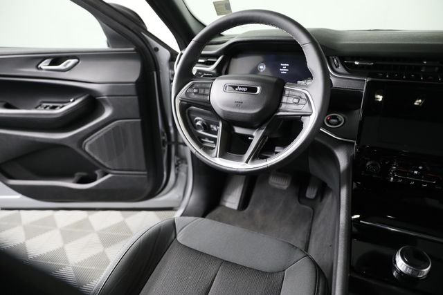Used 2025 Silver Jeep Laredo image 21