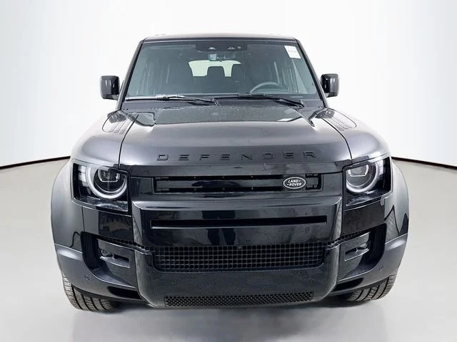 New 2026 Santorini Black Metallic Land Rover S image 2