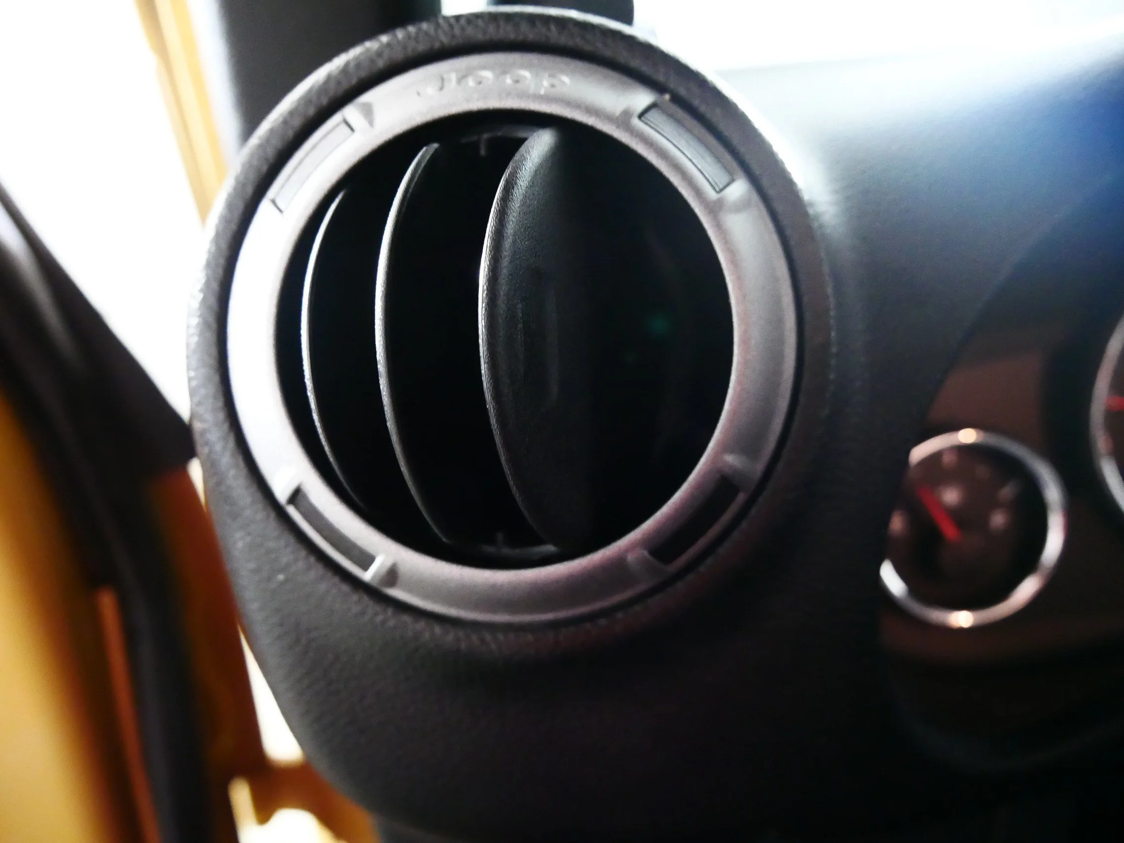 Used 2013 Dune Jeep Sport image 26