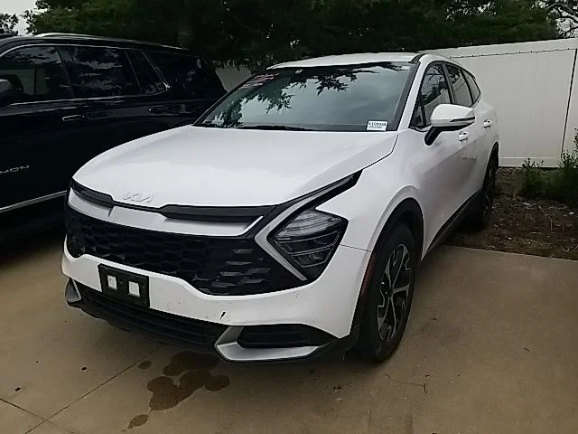 Used 2025 White Kia EX image 9