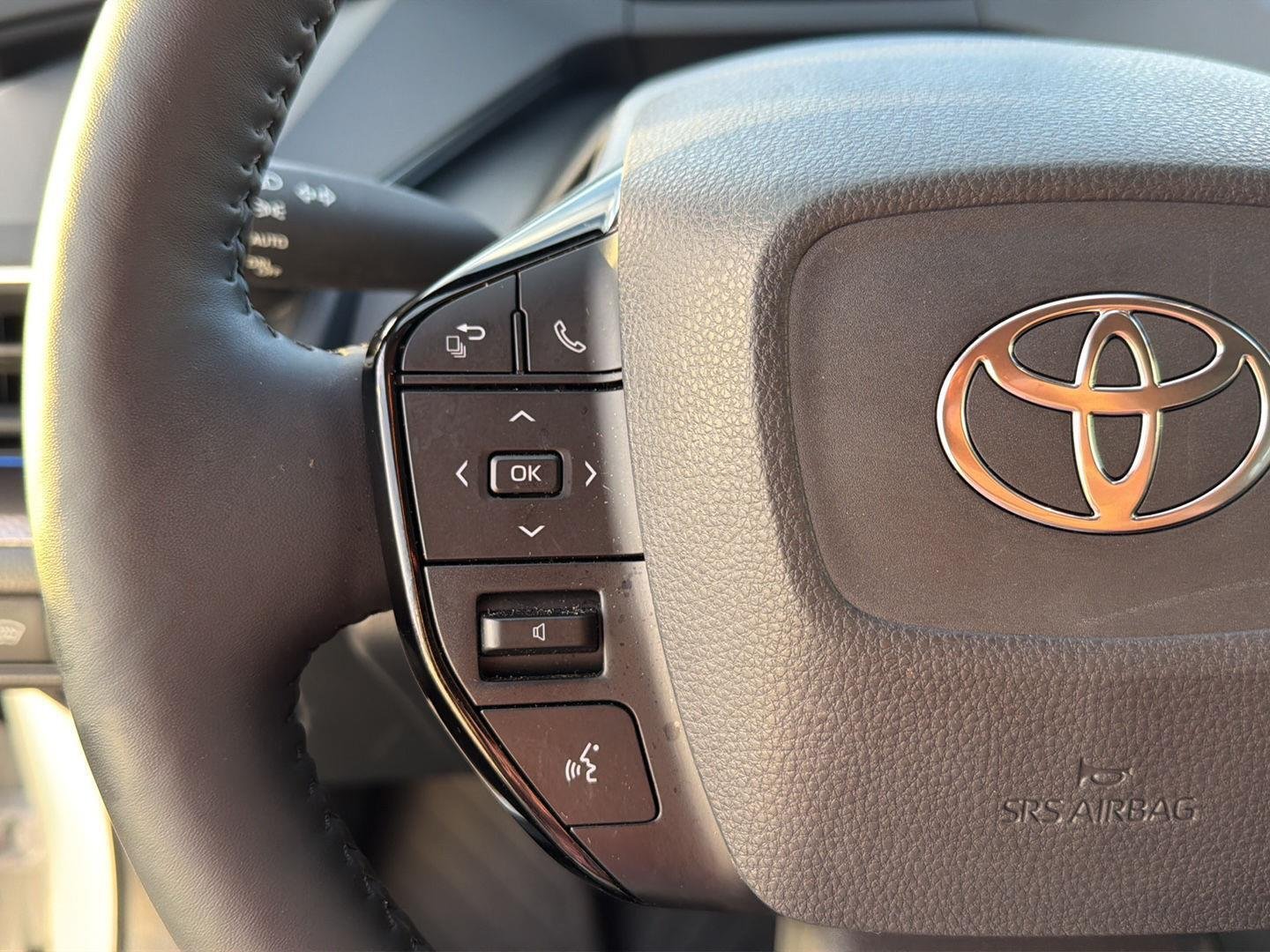 Certified Used 2025 Wind Chill Pearl Toyota XLE image 21