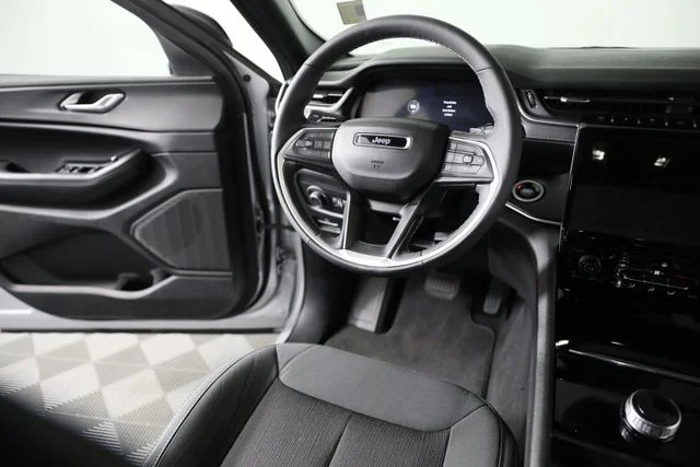 Used 2025 Silver Jeep Laredo X image 21