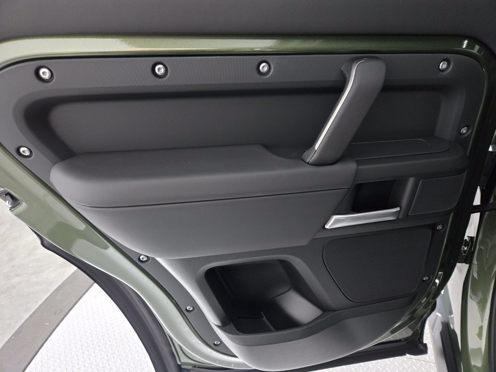 New 2026 Woolstone Green Land Rover X-Dynamic SE image 21
