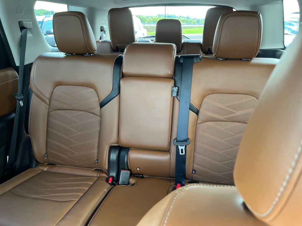 Used 2025 Gray Nissan Platinum image 13