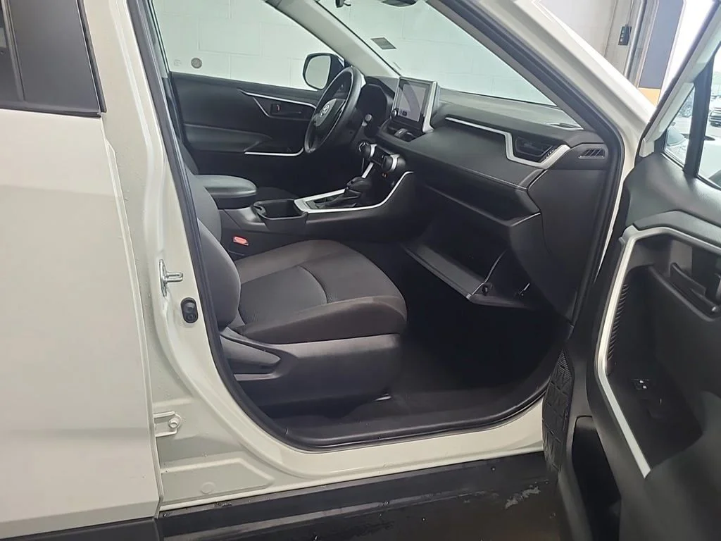 Used 2025 White Toyota LE image 3