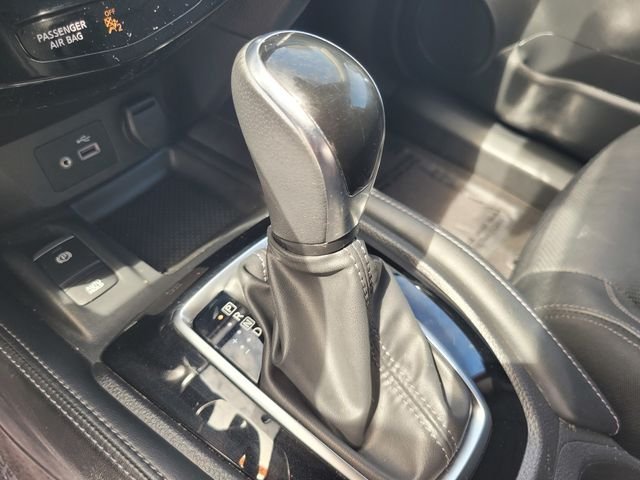 Used 2020 Orange Nissan SL image 20