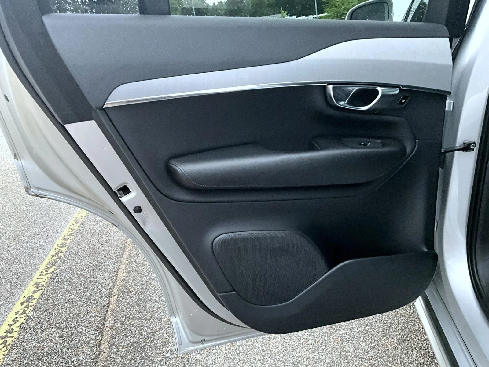 Used 2021 Silver Volvo T5 Momentum image 25
