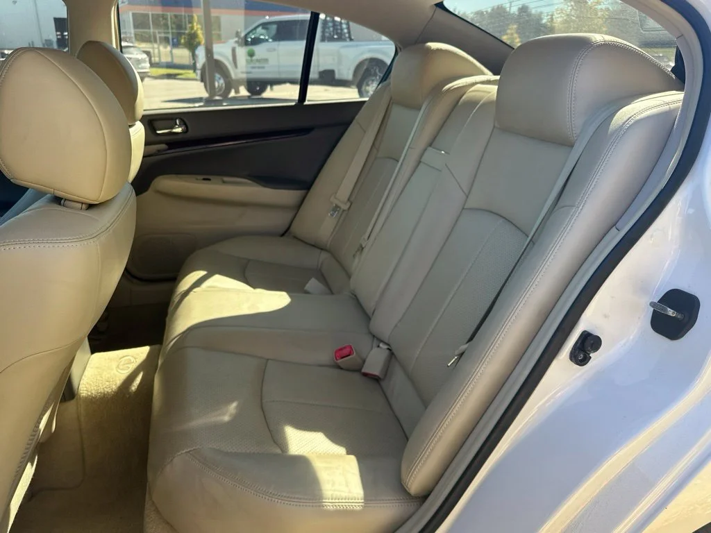 Used 2010 Moonlight White INFINITI Journey image 6