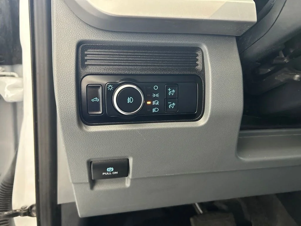 Used 2025 White Ford XL image 40