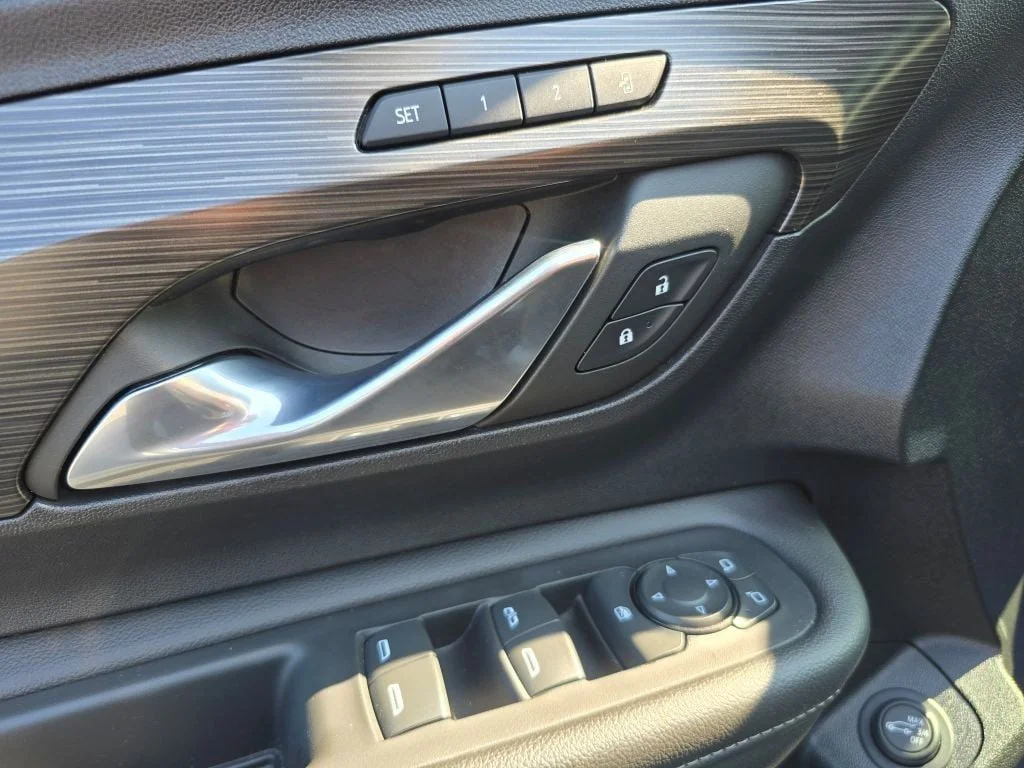Used 2022 Ebony Twilight Metallic GMC FWD 4dr SLT Elevation Edition with Skyscape Power Sunroof image 11