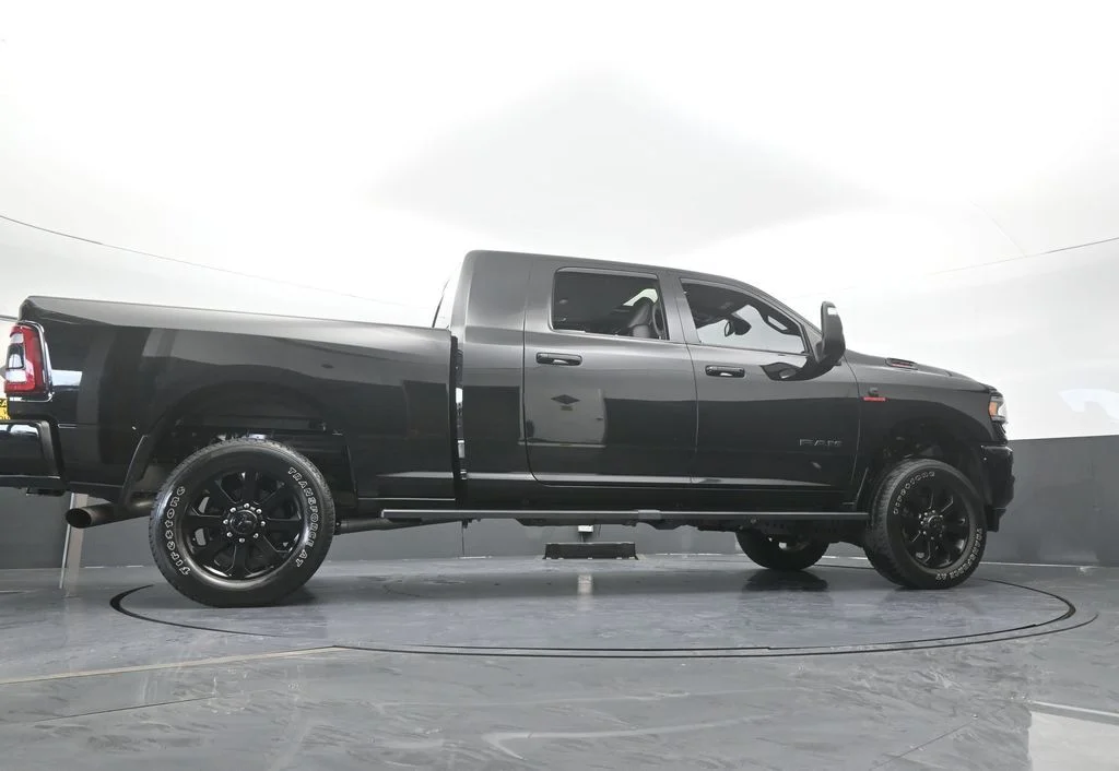 Used 2024 Diamond Black Crystal Pearlcoat Ram Laramie image 64