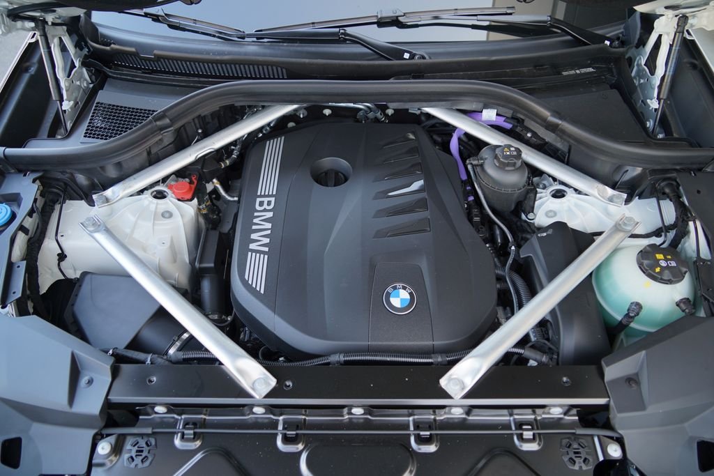New 2026 Alpine White BMW sDrive40i image 20