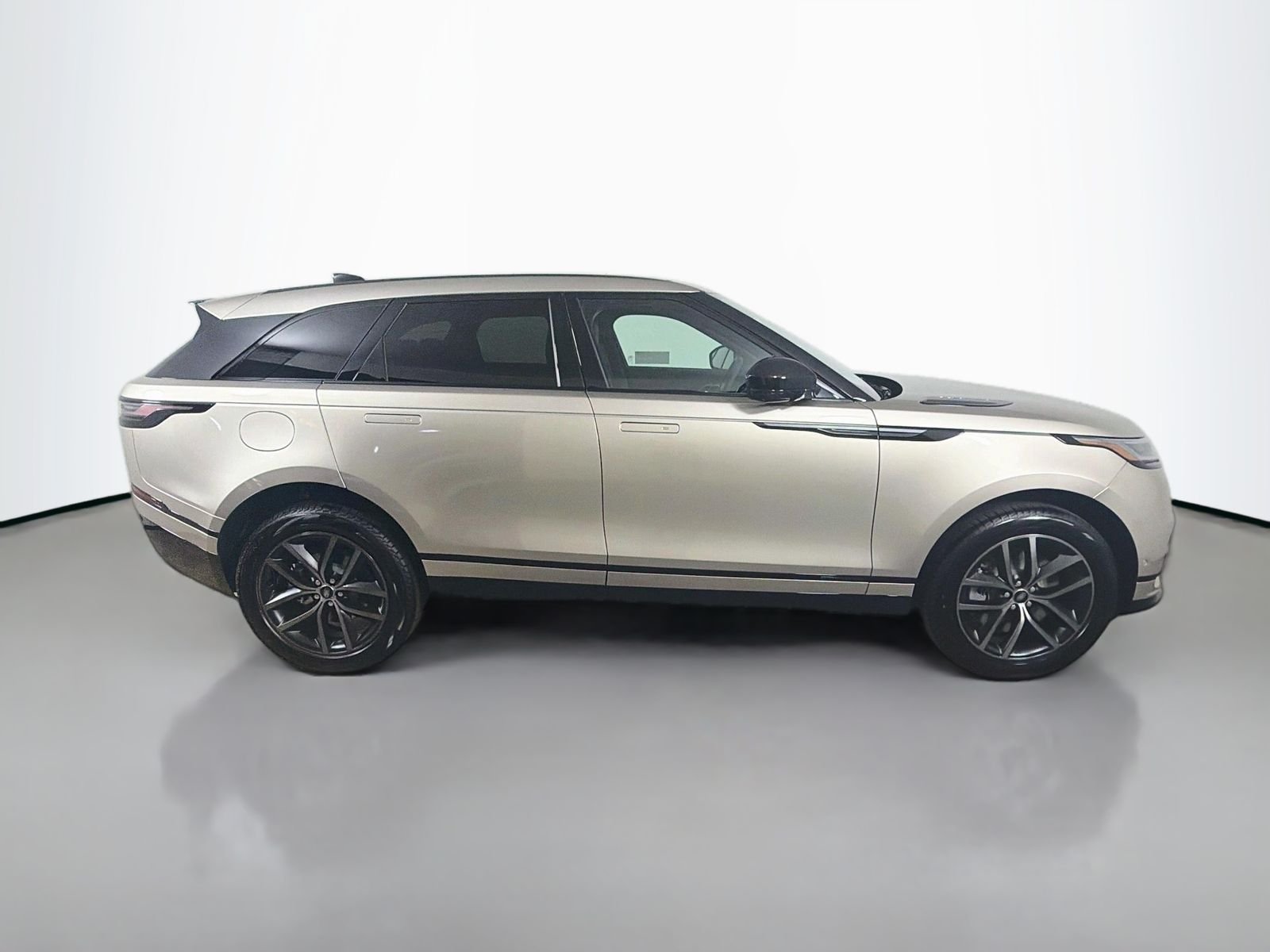 New 2026 Batumi Gold Land Rover Belgravia Edition image 6