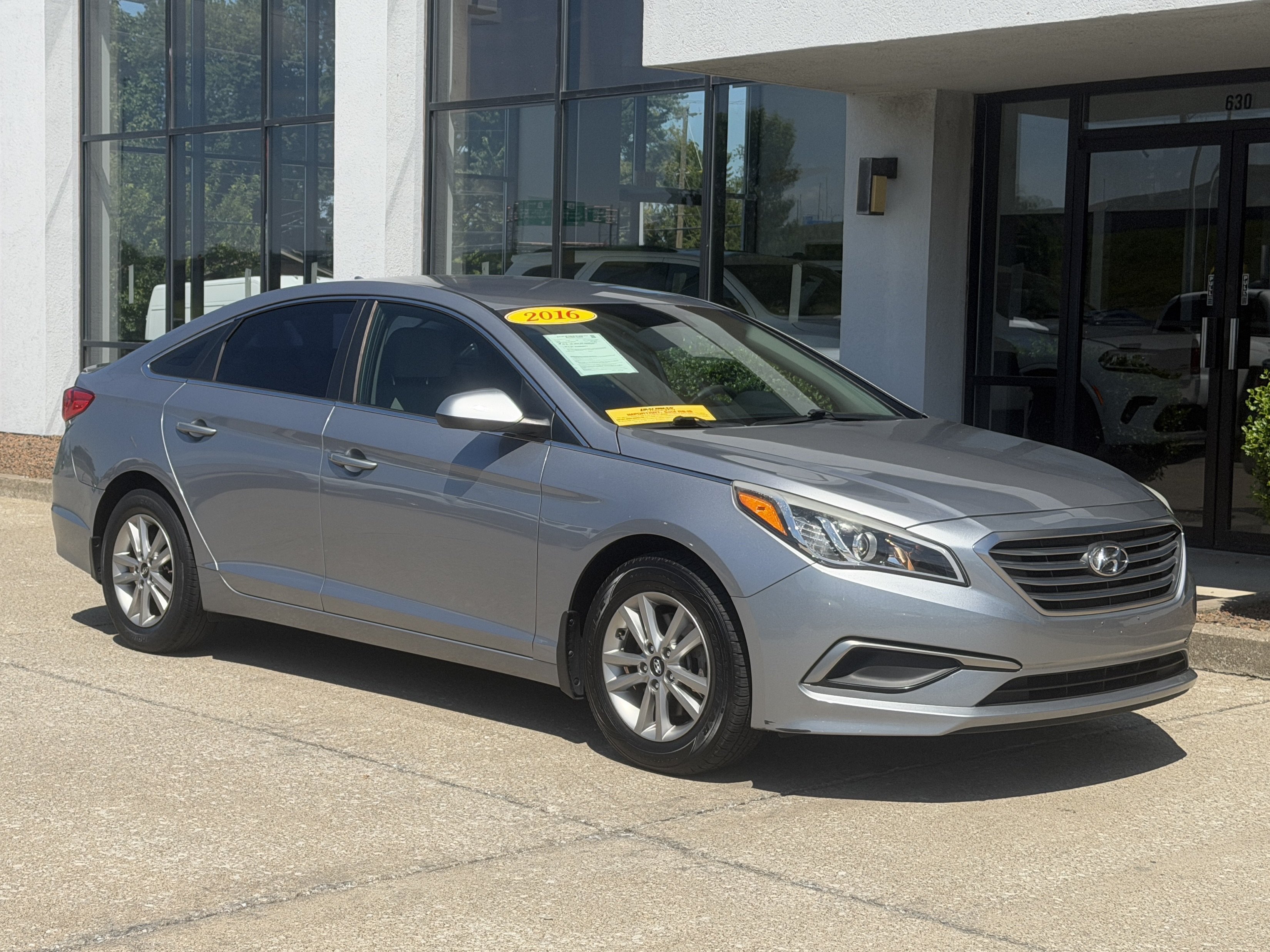 Used 2016 Hyundai Sonata SE with VIN 5NPE24AF0GH312293 for sale in Jeffersonville, IN
