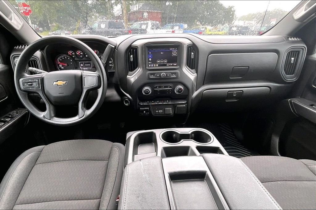 Used 2025 White Chevrolet Custom image 6