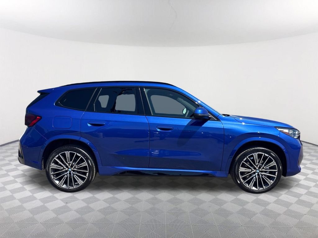 New 2027 Portimao Blue Metallic BMW xDrive28i image 3