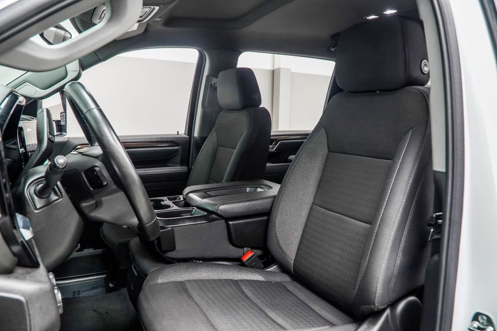 Used 2025 White Chevrolet LT image 37