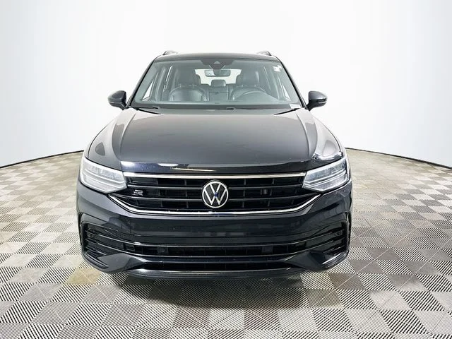 Pre-Owned 2022 Volkswagen Tiguan 2.0T SE R-Line Black