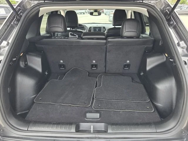 Used 2022 Gray Jeep Latitude Lux image 15