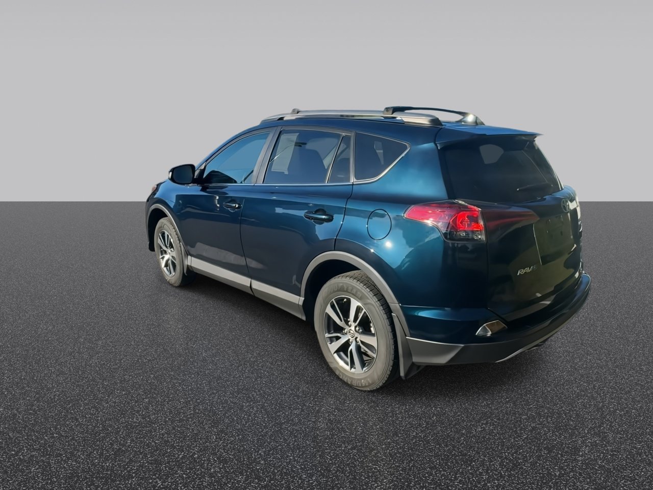 Used 2017 Aqua Toyota XLE image 6
