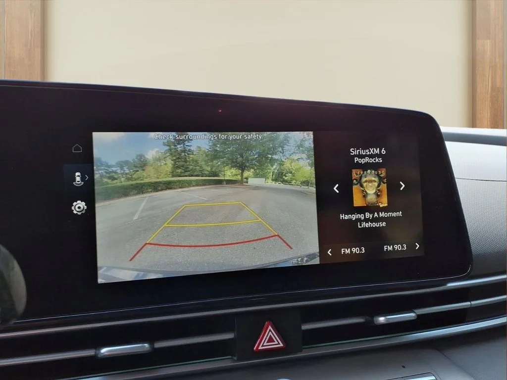 Used 2025 Black Hyundai SEL Convenience image 5