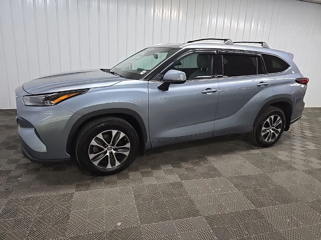 Used 2022 Blue Toyota XLE image 6